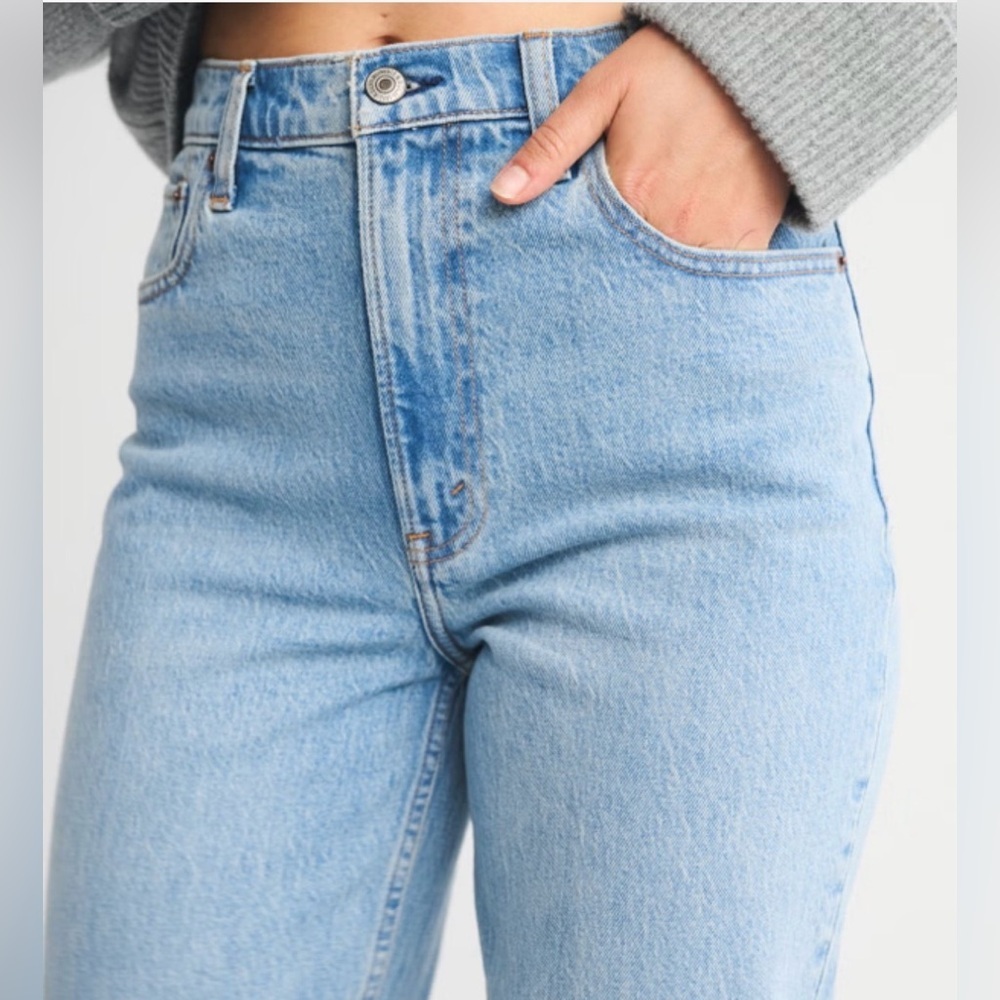 Abercrombie Ultra High Rise 90s Straight Jeans 28R NWT Raw Hem - Picture 3 of 10